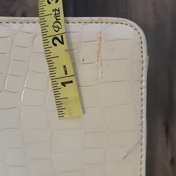 Anne Klein crossbody purse cream croc pattern outside stripes inside chain strap - Picture 13 of 15